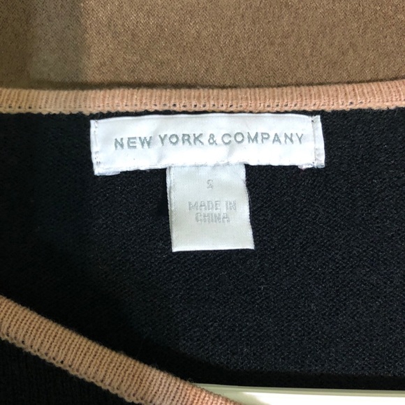 Black top with a bow detail - Picture 2 of 2